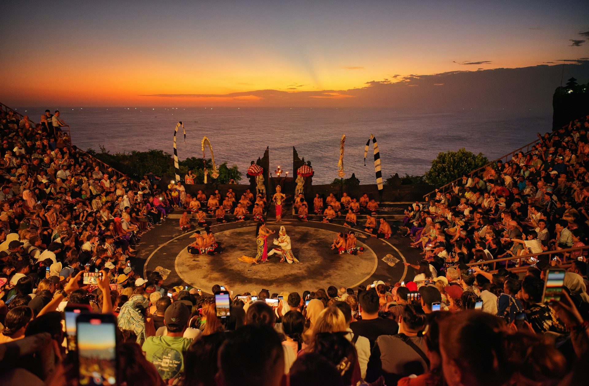 Private Uluwatu Temple Sunset Tour with Kecak Fire Dance &amp; Jimbaran Bay Dinner